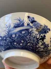 Bol en porcelaine de Chine en bleu et blanc &agrave; d&eacute;cor floral, Qianlong/Jiaqing
