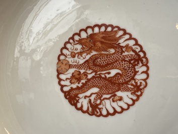 Bol couvert en porcelaine de Chine famille rose, marque de sceau Xiao Liu Xiang Guan 小留香館, 19/20&egrave;me