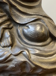 Drie Chinese bronzen sculpturen van Boeddha en Guanyin, Ming en later