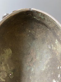 R&eacute;cipient &agrave; vin rituel archa&iuml;que en bronze dans le style des Zhou de l'Ouest, 'you', Chine, Ming