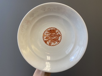 Bol couvert en porcelaine de Chine famille rose, marque de sceau Xiao Liu Xiang Guan 小留香館, 19/20&egrave;me