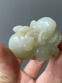 Deux sculptures en jade blanc d'un canard mandarin et d'un b&eacute;lier avec son agneau, Chine, Qing
