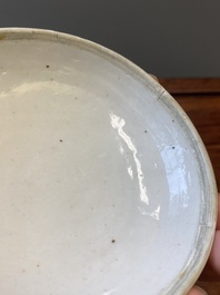 Een Chinese blauw-witte dekseldoos, Qianlong merk, 19e eeuw