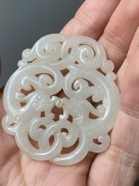 Deux plaques ajour&eacute;es et une plaque de sceptre ruyi en jade blanc, Chine, Qing