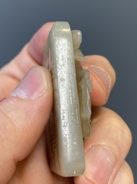 Vier Chinese snijwerken in witte en celadon jade, Qing/Republiek