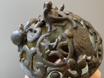 Paire de br&ucirc;le-parfums en forme d'&eacute;l&eacute;phant en bronze, Chine, Ming
