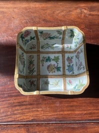 Bol de forme carr&eacute;e en porcelaine de Chine famille rose, marque et &eacute;poque de Daoguang