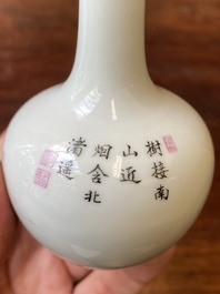 Vase de forme bouteille en porcelaine de Chine &agrave; d&eacute;cor d'un paysage en grisaille, marque de Qianlong, 20&egrave;me