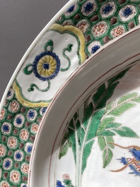 Een Chinese famille verte schotel met een kylin, Kangxi