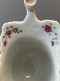 Een Chinese famille rose kan met decor van tabaksbladeren, Qianlong