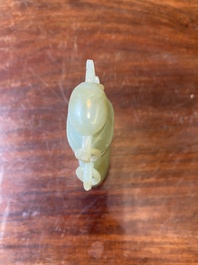 Een Chinees dekselvaasje in celadon jade, 19/20e eeuw