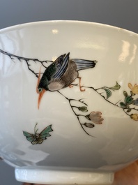 A Chinese famille verte bowl with a bird and various insects, Guangxu mark, 19/20th C.