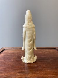 Een Chinese celadon jade sculptuur van Guanyin, Qing
