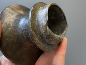 Paire de br&ucirc;le-parfums en forme d'&eacute;l&eacute;phant en bronze, Chine, Ming
