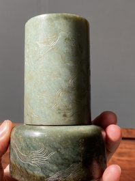 Twee Chinese jade penselenbekers, Qing