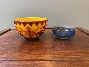 Twee Chinese kommen in Peking glas, Qianlong merken, 19/20e eeuw