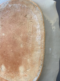 Een Chinese famille rose dekselterrine op onderschotel, Qianlong