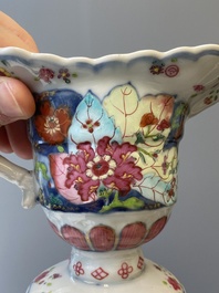 Een Chinese famille rose kan met decor van tabaksbladeren, Qianlong