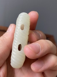 Trois pi&egrave;ces ajour&eacute;es en jade blanc, Chine, Qing