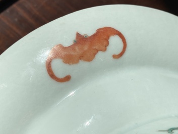 Plat de forme ovale sur talon en porcelaine de Chine &agrave; d&eacute;cor d'anniversaire sur fond jaune, marque et &eacute;poque de Guangxu