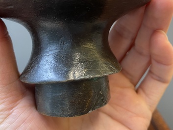 Paire de br&ucirc;le-parfums en forme d'&eacute;l&eacute;phant en bronze, Chine, Ming