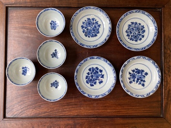 Vier Chinese famille verte koppen en schotels, Kangxi