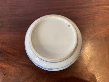Een Chinese blauw-witte wierookbrander met vogels en bloesemtakken, 19e eeuw
