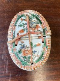 Een zeldzame Chinese famille verte specerijendoos, Kangxi
