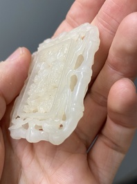Deux plaques ajour&eacute;es et une plaque de sceptre ruyi en jade blanc, Chine, Qing