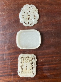Deux plaques ajour&eacute;es et une plaque de sceptre ruyi en jade blanc, Chine, Qing