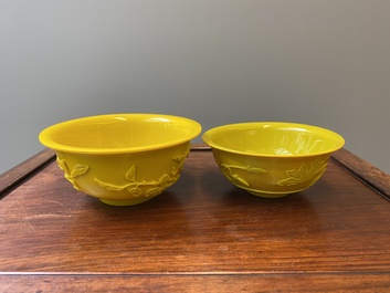 Twee Chinese kommen met reli&euml;fdecor in geel Peking glas, 19/20e eeuw