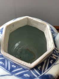 Een Chinese blauw-witte wijnkan met kylins, Transitie periode