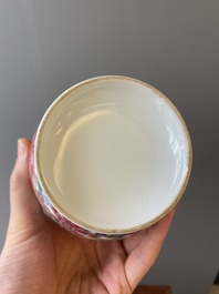 Twee paar Chinese blauw-witte en famille rose vazen, 19/20e eeuw