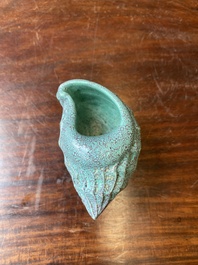 Een Chinese schelpvormige waterpot met robin's-egg glazuur, Qianlong