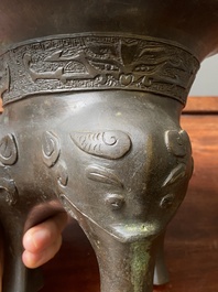 Een Chinese archa&iuml;sche bronzen driepotige wierookbrander, 'ding', Ming