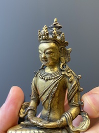 Drie Chinese bronzen sculpturen van Boeddha en Guanyin, Ming en later