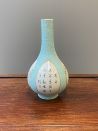 Vase en porcelaine de Chine &agrave; d&eacute;cor en grisaille sur fond turquoise, sign&eacute; Wan Yu 玩玉, marque et probablement &eacute;poque de Qianlong