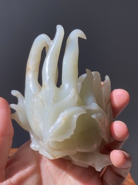 Main de Bouddha en jade blanc sculpt&eacute; sur socle en bois, Chine, Qing