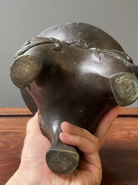 Een Chinese archa&iuml;sche bronzen driepotige wierookbrander, 'ding', Ming