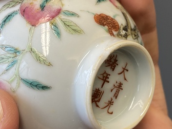 Vijf Chinese famille rose 'negen perziken' kommetjes, Guangxu merk en periode