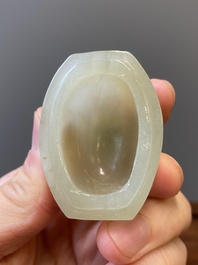 Een Chinese dekselvaas in celadon jade, Qing