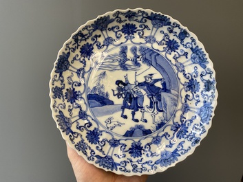 Drie Japanse blauw-witte 'Joosje te paard' borden in Chinese Kangxi-stijl, Edo, 18e eeuw