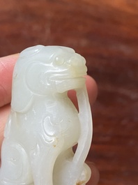 Trois sculptures d'animaux en jade blanc et c&eacute;ladon, Chine, Qing/R&eacute;publique