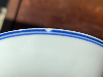 Een paar Chinese blauw-witte 'draken' schotels, Guangxu merk en periode
