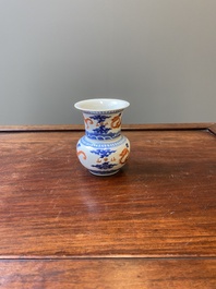 Een Chinese blauw-witte en ijzerrode wijnkom en warmer met draken tussen de wolken, Daoguang merk en periode