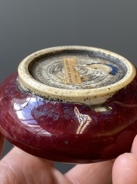 Een Chinese flamb&eacute;-geglazuurde penselenwasser, Qianlong