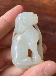 Trois sculptures d'animaux en jade blanc et c&eacute;ladon, Chine, Qing/R&eacute;publique
