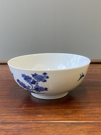 Bol en porcelaine de Chine en bleu et blanc &agrave; d&eacute;cor floral, Qianlong/Jiaqing