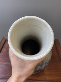 Vase de forme bouteille en porcelaine de Chine &agrave; &eacute;mail flamb&eacute;, 19&egrave;me
