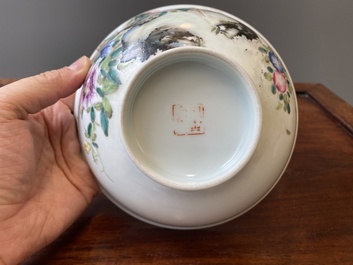 Een Chinese famille rose kom met eksters bij pioenen, signatuur van Cheng Yiting 程意亭, Pei Gu Zhai 佩古齋 merk, gedateerd 1941